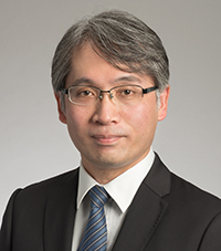 日置 圭介 氏